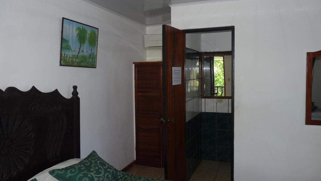Hotel Arboleda Quepos Exterior photo
