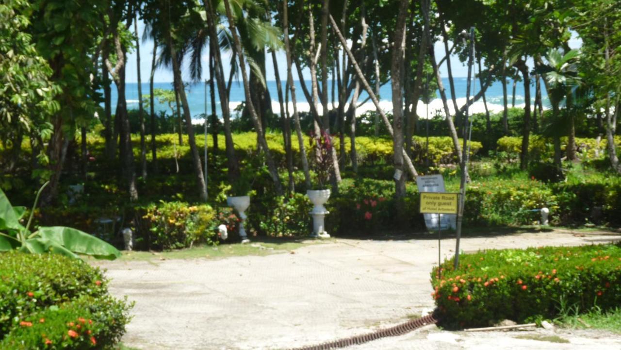 Hotel Arboleda Quepos Exterior photo